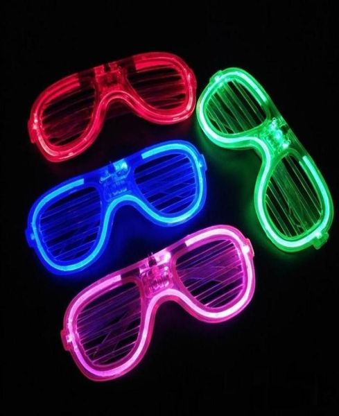 Decoración de fiesta 20 unids Gafas LED 6 colores Iluminan las sombras del obturador Glow Sticks Gafas de sol Adultos Niños en la oscuridad Favores de Halloween4137474