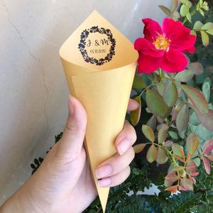 Décoration de fête 25 Bourgogne Mariage Personnalized Gold Gold Rose Flower Flower Confetti Cone Paper Diy pour les invités