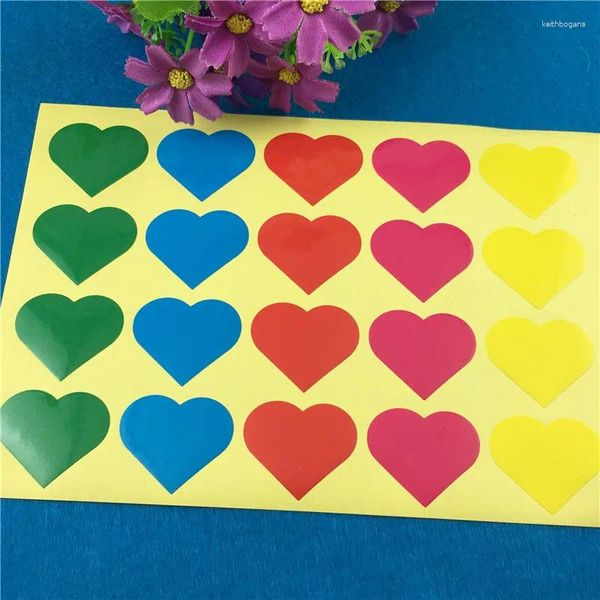 Decoración de fiestas 300 piezas/lote estilo retro en forma de corazón pegatinas de papel autoadhesivas kraft para tarjetas de felicitación de boda sello sello