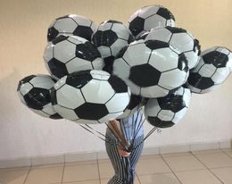 Décoration de fête 50pcs 18inch Football Foil de football ballons thème homme garçon anniversaire décor sport meet fournit le latex ballon wholes3719485