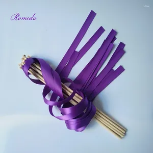 Décoration de fête 50pcs / lot Double ruban de tache violet baguettes de bâton de mariage avec cloches dorées pour