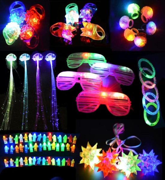 Décoration de fête 71pcs Adulte Adulte LED Light Up Les jouets faveurs brillent dans les aliments de fournitures sombres anneaux de lunettes clignotantes Bracelet8664397