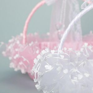Décoration de fête panier de fille de fleur pliable pour mariage petits paniers enveloppés de satin avec dentelle et pendentif coeur clair blanc rose