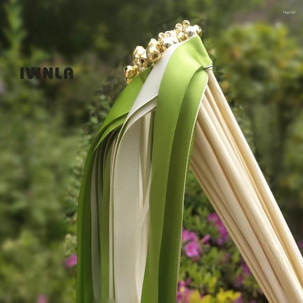 Decoración de fiesta Est 50 unids/lote varitas de cinta verde y crema con campana dorada para boda