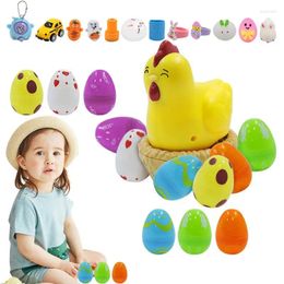 La decoración de la fiesta llena de huevos de Pascua con juguetes huevos para niños coloridos brillantes precargados para bolsa de regalo