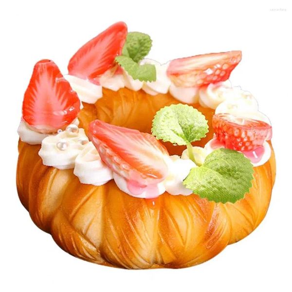 Décoration de fête modèle de gâteau fonctionnel polyvalent usure résistante à couleur vive mini simulation beignet de fraise