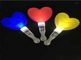 Party Decoration Brincet Love Shape Stick LED Flash Wand Light Heart Wands Rally Race Race Batons DJ clignotant pour l'événement Concert Glow SU9600367