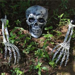 Decoración de fiesta Halloween Realista Cráneo Esqueleto Cabeza Brazos de mano humana para el hogar Jardín Decoración de césped Casa embrujada Accesorios de terror 220901
