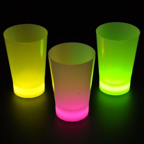Décoration de fête LED clignotant automatique tasse à boire tasses créatives éclairer la couleur changeante verre de whisky de bière pour les fournitures de club de bar