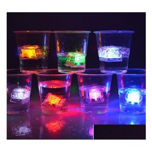 Décoration de fête LED Ice Cubes Bar Flash Changeant Crystal Cube Activé par l'eau Light-Up 7 Couleurs pour le mariage romantique Cadeau de Noël Drop de Dh3Tq
