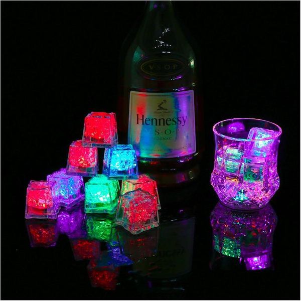 Decoración de fiesta Led Ice Cubes Bar Flash Changing Crystal Cube Water-Actived Light-Up 7 Color para regalo de Navidad romántico Kd1 Dro Dhzlt