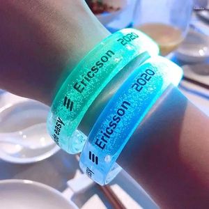 Feestdecoratie led verlichte armbanden gepersonaliseerde op maat gemaakte gloed polsband lumineuze armband in de donkere benodigdheden voor kinderen volwassenen