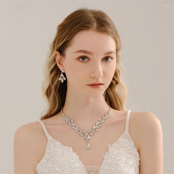 Décoration de fête Luxury Crystal Bridal Bijoux Ensembles accessoires de mariage Collier et boucles d'oreilles Femmes Silver plaqué de demoiselle d'honneur Cadeau