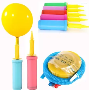 Décoration de fête mini pompe ballon à main en plastique couleur au hasard