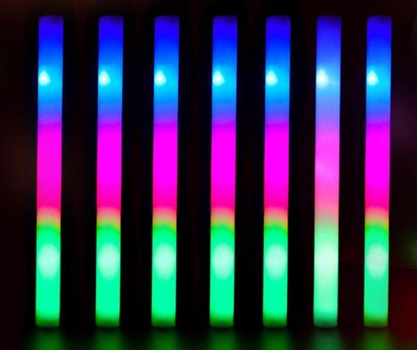Décoration de fête RGB LED bâtons lumineux éclairage dans l'obscurité bâton multicolore pour les jouets de concert de mariage Logo personnalisé 220PCS5172336