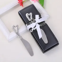 Décoration de fête couteau beurre en acier inoxydable avec une poignée d'amour mariage européen petit cadeaux gâteau logo personnalisé en gros