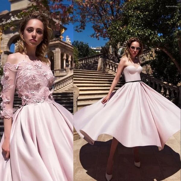 Vestidos de fiesta 18014 # Elegante vestido de princesa de satén con encaje de mariposa y flores rosadas Vestido formal sin mangas con tirantes finos de ensueño para mujeres y niñas