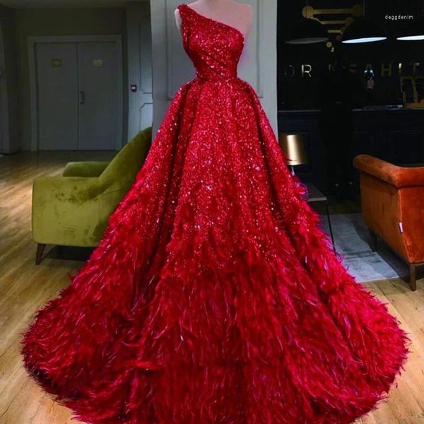 Vestidos de fiesta 2024 est Feather rojo one hombro baile de baile de baile de baile de lentejuelas dubai vestidos celebridades vestidos