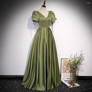 Robes de fête 2024 Olive Green Long Prom avec des manches courtes V Col de cou A-Line Robes de soirée Robe de mariée formelle Robe de mariée