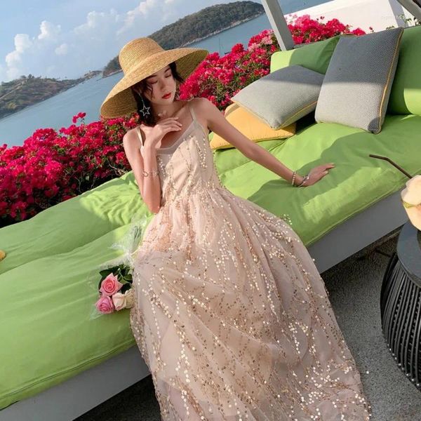 Robes de fête 2024 Sous-souprence Belle robe de soirée mince arrière Super Fairy Sexy Backless Beach Thailand Holiday Elegant Long Jupe