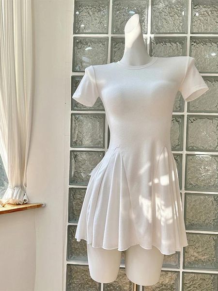 Robes de fête 2024 Femme de printemps Summer Crew-Neck Robe confortable manches courtes minces blanches A-line Mini une seule pièce Vintage Simple Fashion