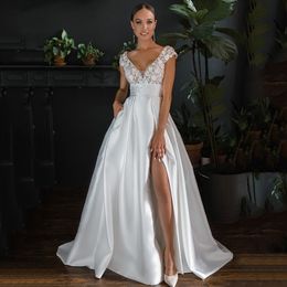 Feestjurken Aline Cap Sleeve Bruid Boho Vneck Beading 3D Flower Wedding Jurk Luxe Applique Satin Slit Bridal Dress Backless 230221
