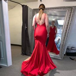 Robes de soirée incroyable col en V soirée style sirène 2024 rouge formel dos nu robes simples