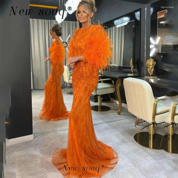 Vestidos de fiesta Árabe Brillante Plumas de color naranja Mangas largas Sirena de noche Vestidos de invitados de boda formales 2023 Trajes de noche