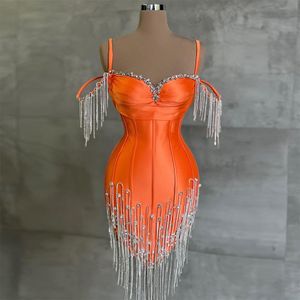 Robes de soirée arrivée orange robes de bal courtes cristaux gland chérie femmes cocktail robes de soirée sur mesure 230307