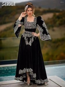 Robes de fête Black Velvet Morocain Digne de soirée Kaftan Caftan Silver Appliques en dente