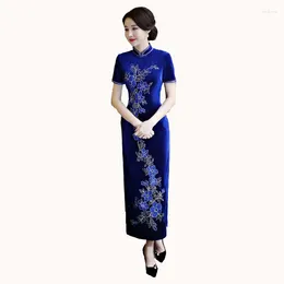 Robes de fête Blue Velvet vintage imprimé fleur Slim Long Cheongsam Novelty Vêtements traditionnels chinoises Habille Lady Elegant Qipao