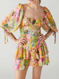 Feestjurken Boho Geïnspireerd Bloemen Mini-jurk met verlaagde taille Dames Gelaagde ruches Chiffon Zomer Squre Hals Pofmouwen Chic