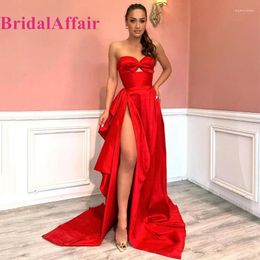 Robes de fête Bridalaffair Red A-Line Prom Soirée chérie High Split Robe Longueur du sol Saudi Arabie Robe de cocktail plus taille