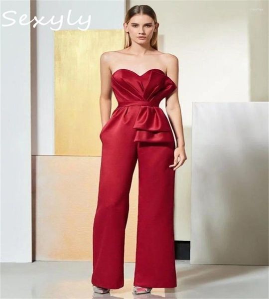 Robes de fête Chic Robe de soirée à sauts en combinaison rouge 2024 Élégant Sweetheart Pant Suit Suit Prom avec arc simple Boho anniversaire