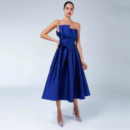 Robes de fête Classic Short Blue Blue Soirée festonnée avec des poches A-Line Satin Longueur Zipper Prom Robe Abendkleider pour les femmes