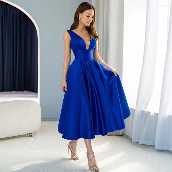 Robes de soirée couleur personnalisée bleu royal a-ligne robe de soirée courte longueur des femmes satin col en v sans manches dos nu robes de bal robe de