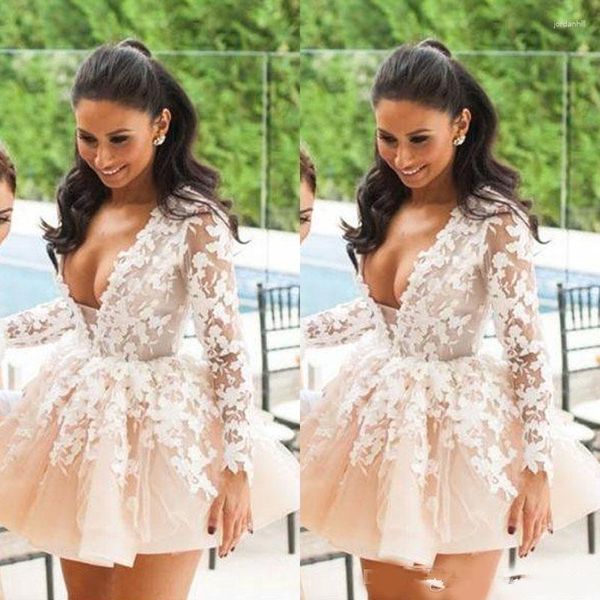 Robes de soirée col en V profond Champagne Tulle robe de bal pour les femmes à manches longues une ligne Mini Cocktail avec dentelle fleur appliques 2023