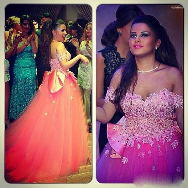 Vestidos de fiesta Dubai árabe una línea de graduación fuera del hombro apliques de encaje tul vestidos largos de noche Peplum Sweep Train Vestidos De Fiesta