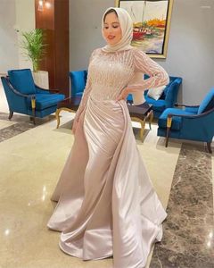 Vestidos de fiesta Dubai Mangas largas Vestido de noche musulmán Mermaid cuentas de satén elegantes para la cena de bodas vestidos de pavo árabe vestido