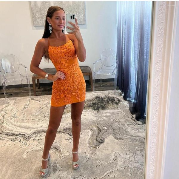 Robes de soirée élégantes courtes dentelle Orange retour gaine bretelles Spaghetti au-dessus du genou longueur robe de Cocktail pour les femmes