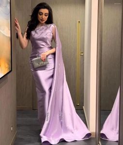 Robes de soirée Fashionvane Dubaï Femmes Porter une épaule Prom Perlée Flutters Longue Sirène Arabie Saoudite Robes de soirée formelles