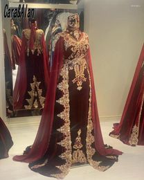 Robes de fête Soirée du Kaftan marocain avec amoviable Train Velvet Applqiue Perles Femmes Caftan Prom Dress Robe de Soirée Femme