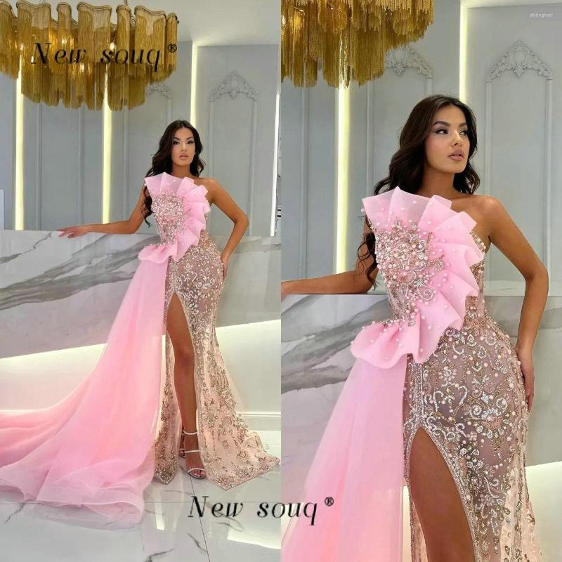 Vestidos de festa glamoroso sexy rosa sem alças longa noite com fenda lateral apresenta pérolas frisadas sereia vestidos de casamento pary