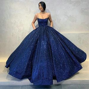 Robes de soirée scintillantes bleu Royal bal longue mode 2023 Spaghetti sangle poches Robe de soirée arabe dubaï Robe à lacets Vestido