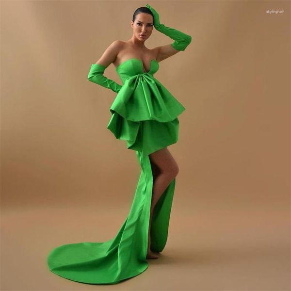 Robes de soirée vert haut/bas luxe soirée hors épaule Sexy a-ligne grand arc robe de bal dos nu robes de célébrité sans gants