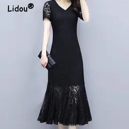 Robes de fête Hepburn Elegant Sexy Lace Black Trumpet for Women 2024 Fashion Summer V Neck Colon Slim Vestidos de robe midi mineuse