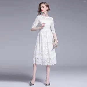 Robes de soirée de haute qualité blanc évider robe en dentelle mode Sexy femmes robes col rond grande taille demi livraison directe
