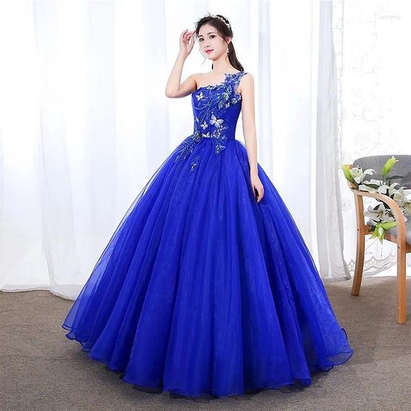 Robes de soirée JEHETH Dentelle Appliques Une Épaule Robe De Bal Fleurs Robe Princesse Douce 16 Adulte Puffy Quinceanera Robe Formatura