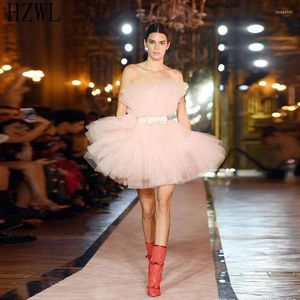 Vestidos de fiesta Kendall Mismo estilo Tul rosa claro sin tirantes para el regreso a casa en niveles cortos con vestidos de espalda con cremallera y lazo