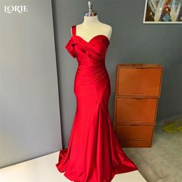 Robes de fête Lorie Red Beach Sirène Soirée Boched One épaule plissée Bodycon Chinage Satin Prom Robe Arabie Bride Bride 2024
